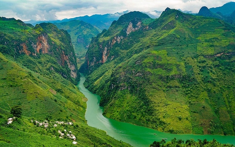 Sông Nho Quế nhìn từ trên cao.