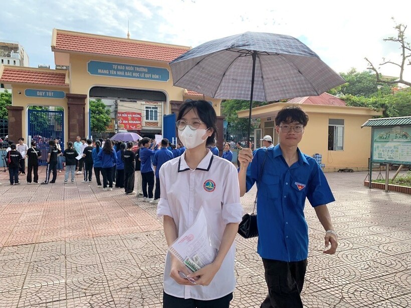 Các em được hỗ trợ nhiệt tình tại các điểm thi.