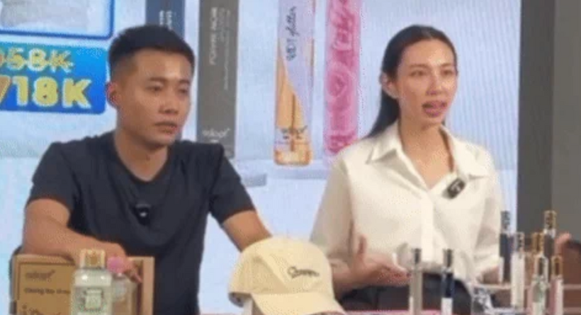 Thuỳ Tiên và team Châu Phi livestream bán hàng với mục đích lan toả thông điệp yêu thương, mang nụ cười trọn vẹn đến các em bé thiếu may mắn
