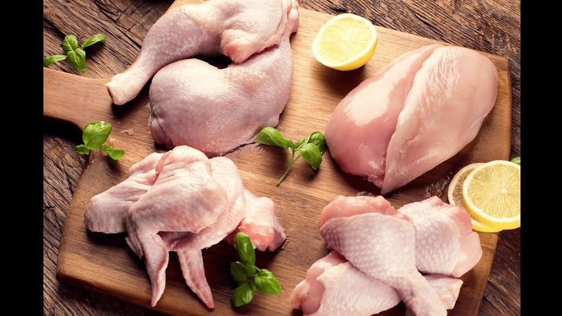 Thịt gà là món ăn quen thuộc trong bữa cơm hàng ngày của nhiều gia đình.