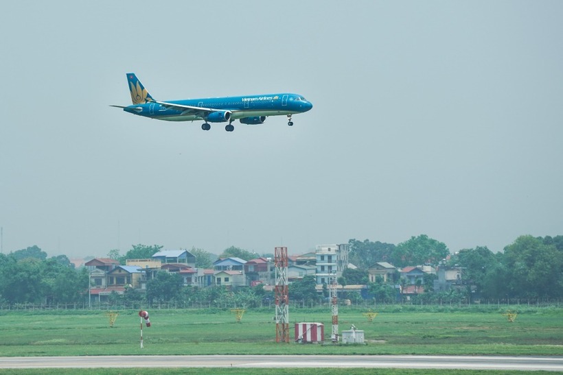 Máy bay Vietnam Airlines đang hạ cánh tại sân bay Nội Bài. (Ảnh: VNE)