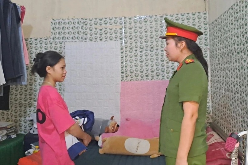 Nữ sinh được hỗ trợ nơi ăn, ở trong quá trình dự thi vào lớp 10. Ảnh: PLO