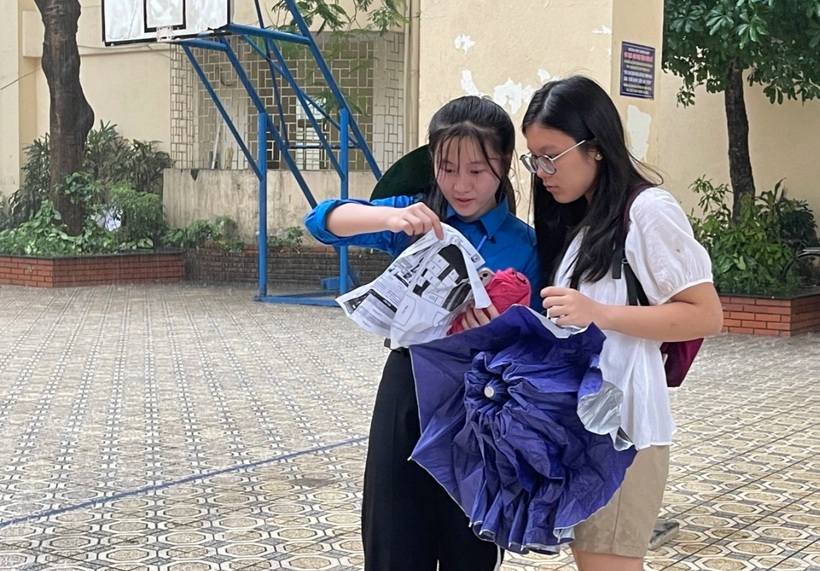 Tính trên tỷ lệ chọi, lớp chuyên tiếng Anh của trường có mức độ cạnh tranh cao nhất với 1/21,3. Tiếp đó là chuyên vật lý với 1/15,5 và chuyên toán với 1/12,1. Môn địa lý có ít hồ sơ đăng ký nhất với 238. Đây là năm đầu tiên Trường THPT Chuyên Sư phạm mở lớp chuyên này.