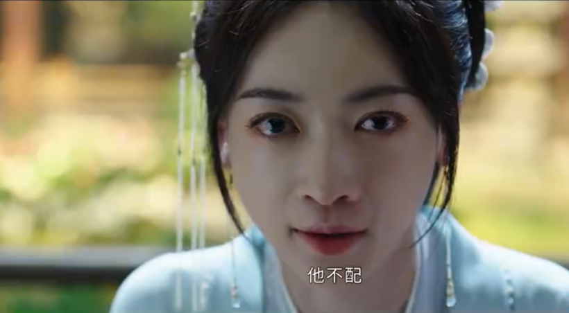 Biểu cảm của Khương Lê khi nha hoàn thân cận hỏi liệu có phải cô đã đồng cảm với Thẩm Ngọc Dung.