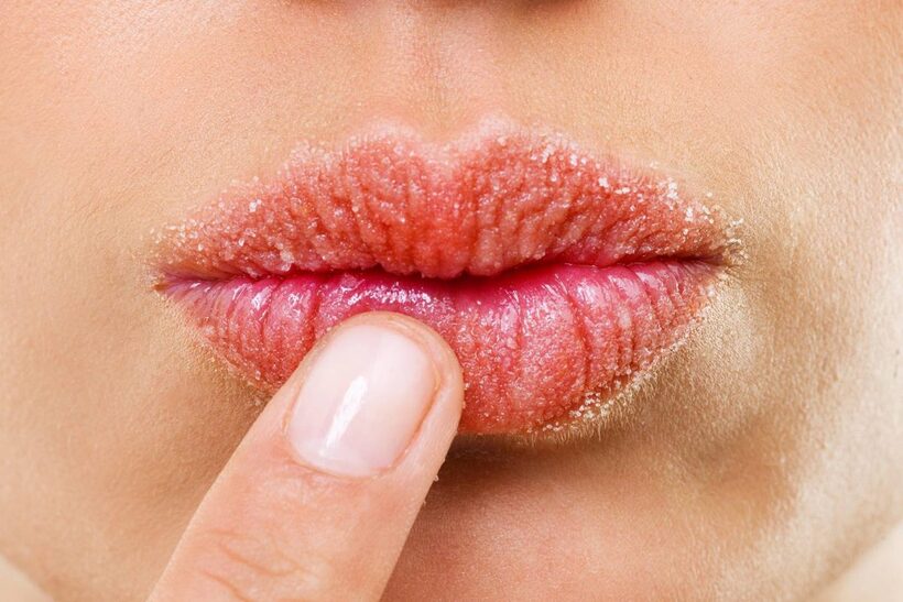Hỗn hợp đường và dầu olive có thể tẩy da chết.