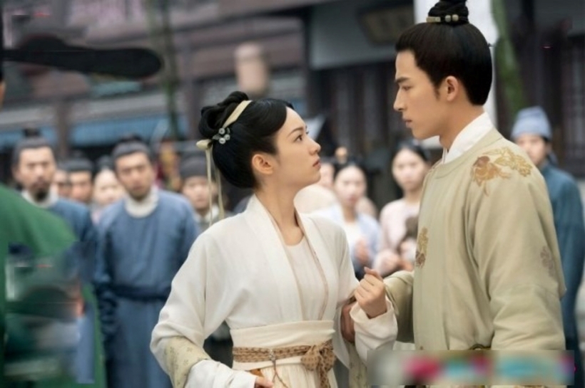 Trọng Khê Ngọ (Vương Tinh Việt) đem lòng thương Hoa Thiển - vợ của Trọng Dạ Lan.