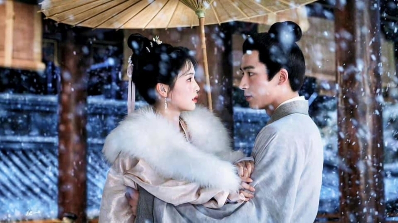 Vương Tinh Việt đầu quân cho Công ty Hoan Ngu Ảnh Thị của biên kịch Vu Chính, trở thành đàn em của Bạch Lộc.