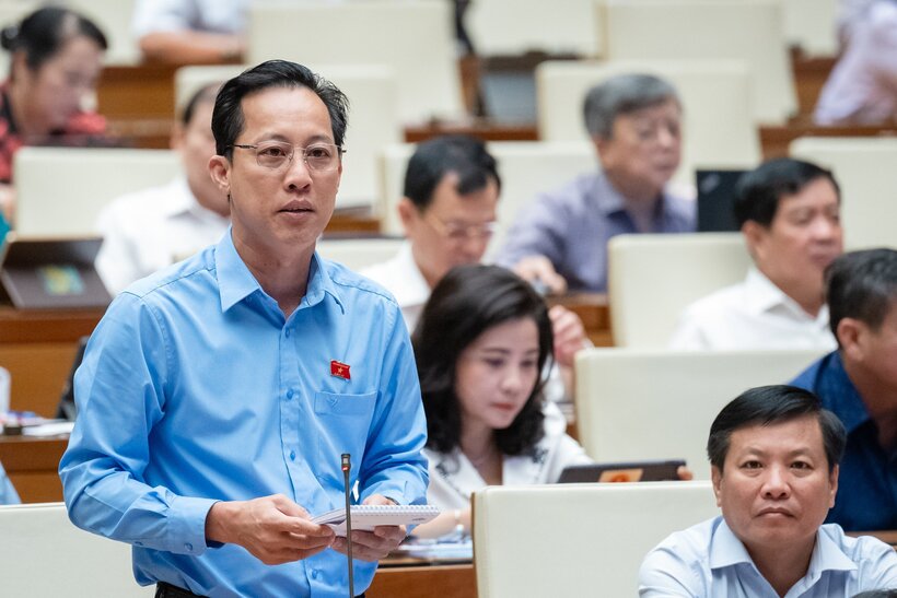 ĐBQH Trịnh Minh Bình (đoàn Vĩnh Long).