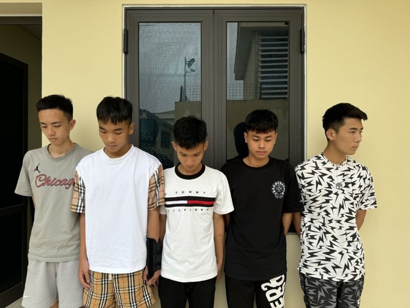 Nhóm thanh niên trộm cắp gương xe ôtô bị bắt giữ. Ảnh: Công an Thanh Hóa