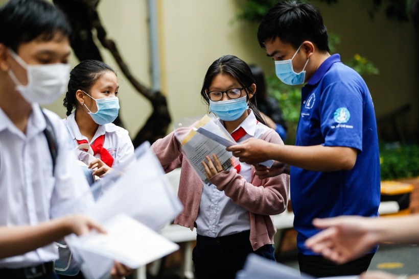 Đề thi Văn vào lớp 10 THPT TP.HCM năm 2024 chuẩn nhất. Ảnh minh họa