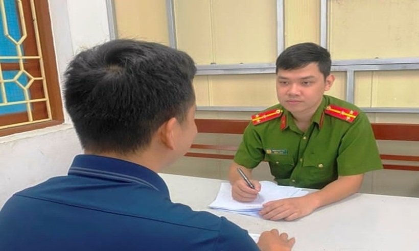 Anh Vũ Ngọc Ch tại cơ quan công an.