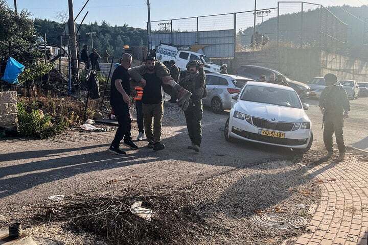 Cuộc tấn công vào miền Bắc Israel của Hezbollah khiến 9 người bị thương. Ảnh: Reuters