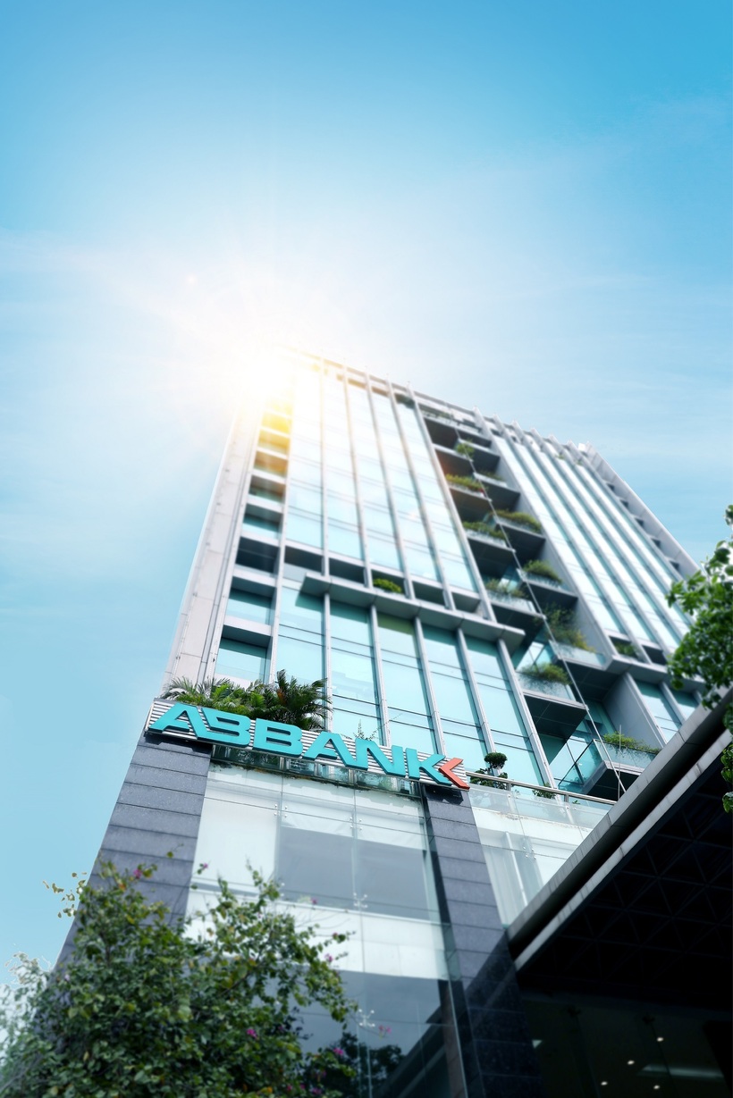 Trong suốt chặng đường  31 năm phát triển, ABBANK luôn được đánh giá là một Ngân hàng uy tín, thân thiện với cộng đồng và là người đồng hành tận tâm, đáng tin cậy của hàng triệu Khách hàng, Đối tác và Nhà đầu tư