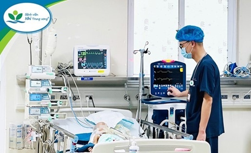 Hiện tại trẻ vẫn trong tình trạng hôn mê sâu, tiên lượng xấu nguy cơ tử vong cao. Ảnh: BVCC.