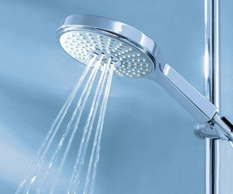 Cần vệ sinh vòi hoa sen thường xuyên. Ảnh minh họa