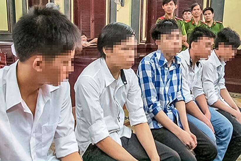 Chánh án TAND Tối cao cho rằng, khi vào trại giam, trẻ chưa thành niên tâm lý rất nặng nề, roi vọt, trại giam sẽ làm cho các cháu trở nên chai sạn đối với hình phạt.