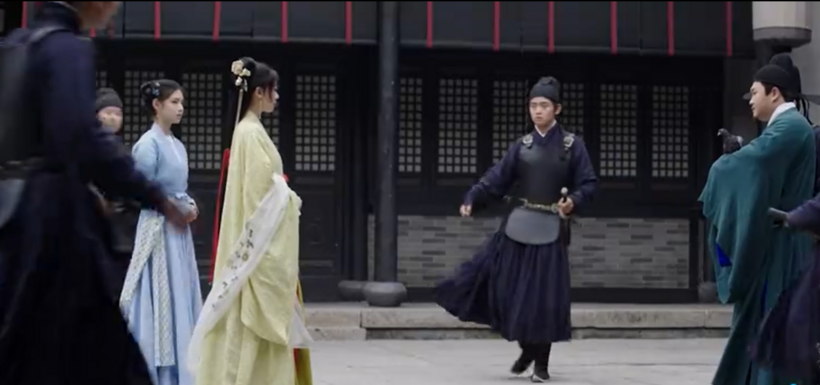 Viên quan sai người bắt Khương Lê sau khi phát hiện thân phận thật của cô.