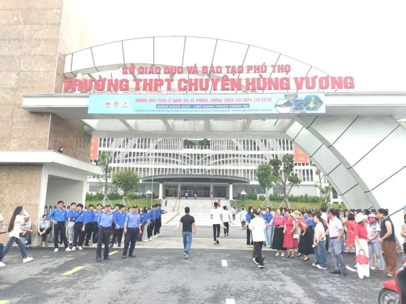 Ngày 8/6, hơn 1.200 thí sinh Phú Thọ làm bài thi môn chuyên vào Trường THPT Chuyên Hùng Vương. Ảnh: Giáo Dục và Thời Đại