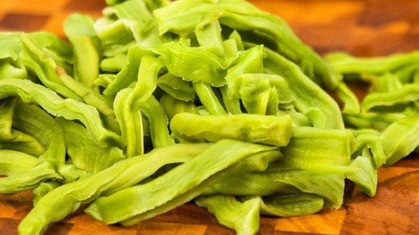 Rau tiến vua là lựa chọn tuyệt vời cho các món canh, xào, nộm, lẩu, mang đến hương vị thơm ngon và độ giòn hấp dẫn.