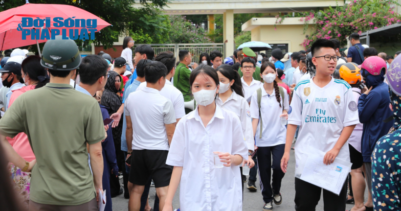 Nhiều thí sinh "thở phào" sau đề thi Tiếng Anh vừa sức