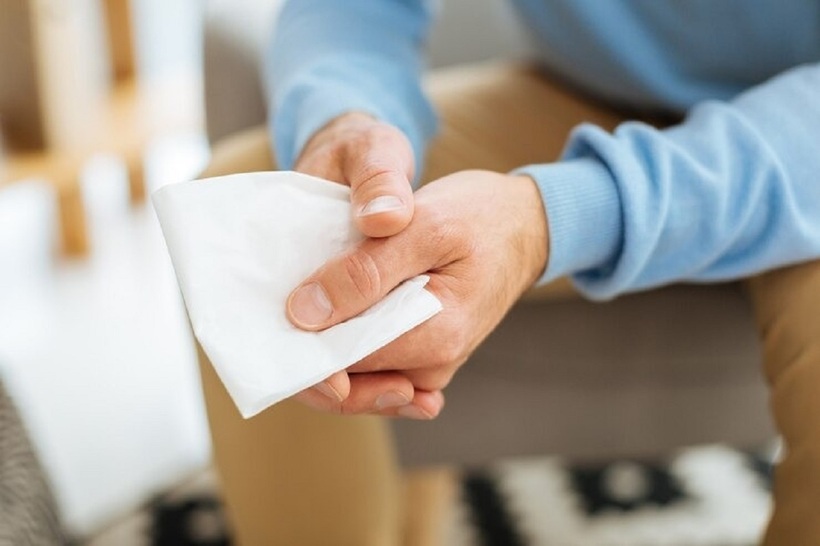 Hầu hết các hãng hàng không đều cung cấp khăn ướt hoặc khăn giấy cho hành khách. Ảnh minh họa