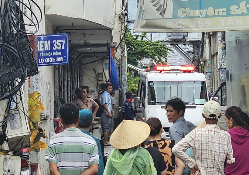 Hẻm 357 Tân Hoà Đông, nơi xảy ra vụ cháy khiến một phụ nữ tử vong. (Ảnh: VietnamNet)