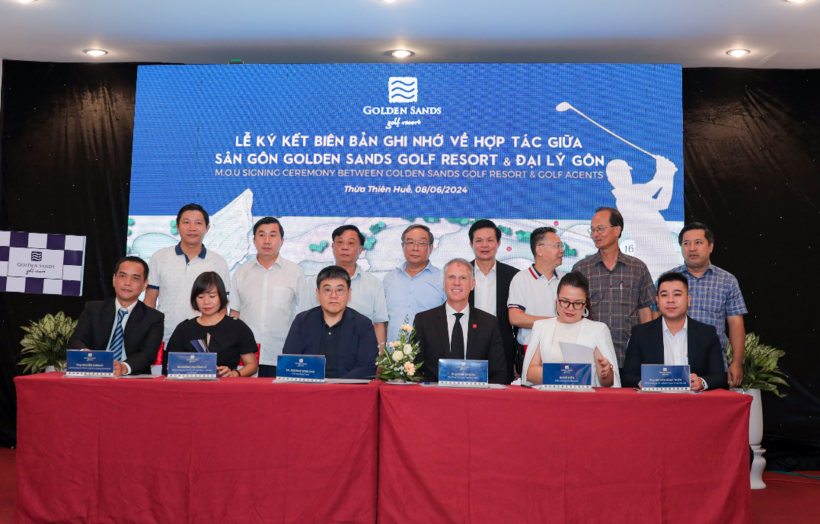 Đại diện BRG Golf ký kết thỏa thuận hợp tác với đại diện 5 công ty lữ hành uy tín hàng đầuViệt Nam để trở thành đại lý gôn cho Golden Sands Golf Resort.