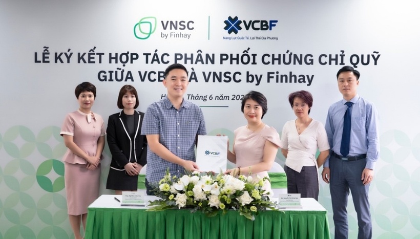 Lễ ký kết hợp tác phân phối chứng chỉ quỹ giữa VCBF và VNSC by Finhay.