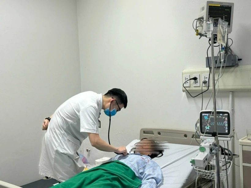 Sau thời gian điều trị tại khoa Cấp cứu, bệnh nhân dần ổn định sức khỏe, không cần thở oxy và giảm sốt. Ảnh: VietnamPlus
