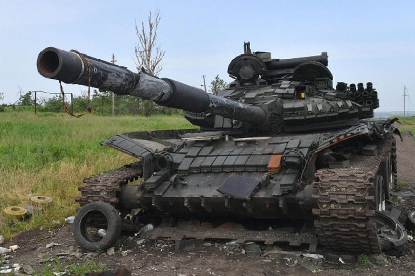 Quân đội Nga sử dụng vũ khí chính xác trên mặt đất, trên không và trên biển nhằm vào các vị trí quân sự của Ukraine.