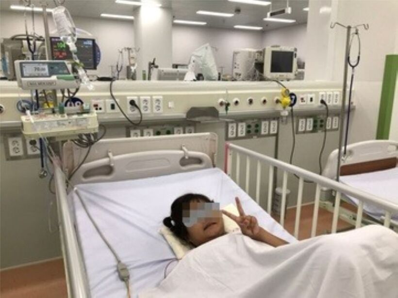 Bệnh nhi tỉnh táo sau 8 giờ truyền huyết thanh kháng nọc rắn và điều trị tích cực. Ảnh: Tạp chí Tri Thức