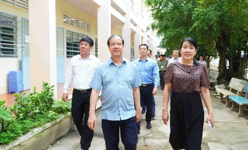 Bộ trưởng Bộ GD&ĐT lưu ý các trường không gây căng thẳng cho thí sinh. Ảnh: Tiền phong.
