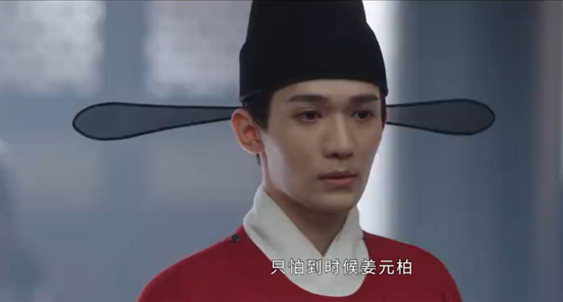 Thẩm Ngọc Dung nhìn theo Khương Lê, dường như anh ta đã nhận ra thân phận thật của cô từ lâu.