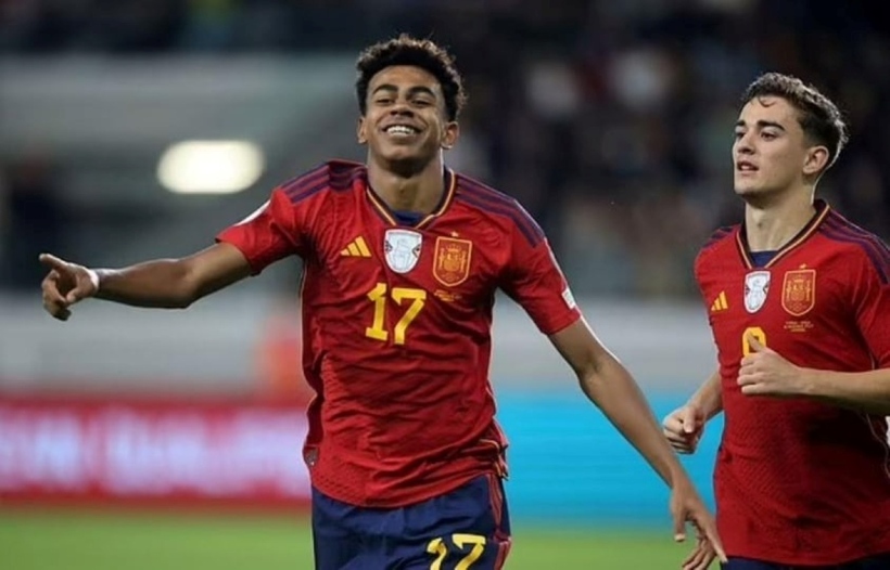 Lamine Yamal tiết lộ mang theo bài tập về nhà đến EURO 2024 vì sợ cô giáo nổi giận. Ảnh:Getty