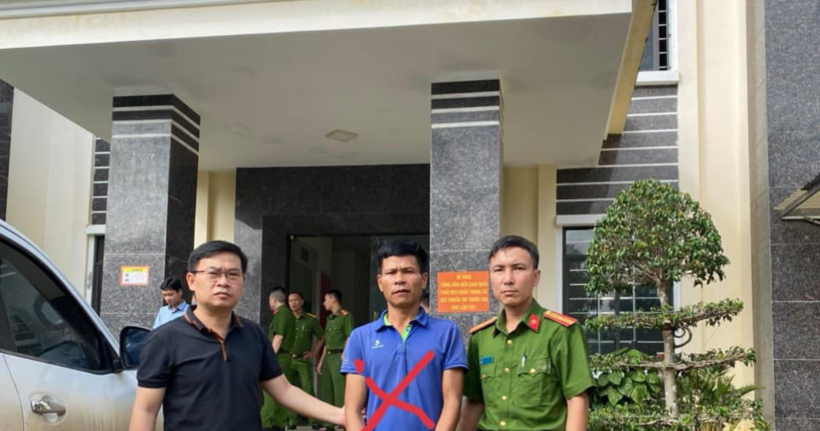 Đèo Văn Tiến (x) bị bắt giữ. (Ảnh: Công an Lai Châu)