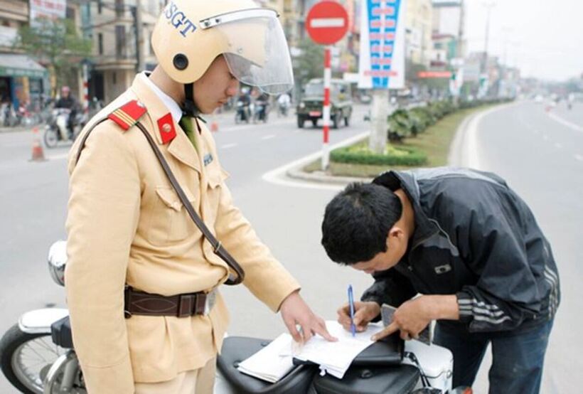 Cảnh sát giao thông xử phạt sai có phải bồi thường không?