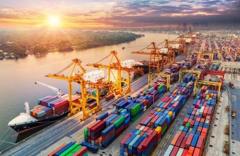 Với sinh viên ngành Logistics mới ra trường, chưa có kinh nghiệm sẽ nhận về mức lương khởi điểm dao động từ 5 - 8 triệu đồng/tháng. Ảnh minh họa