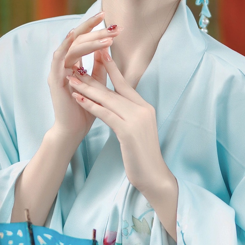 Một người mẫu tay chuyên nghiệp trên thế giới có thể thu về từ 5.000 - 10.000 USD (khoảng 115 - 230 triệu đồng) cho hai tiếng làm việc. Ảnh minh họa