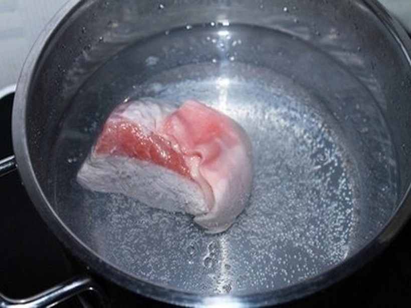 Không nên chần quá kỹ thịt.