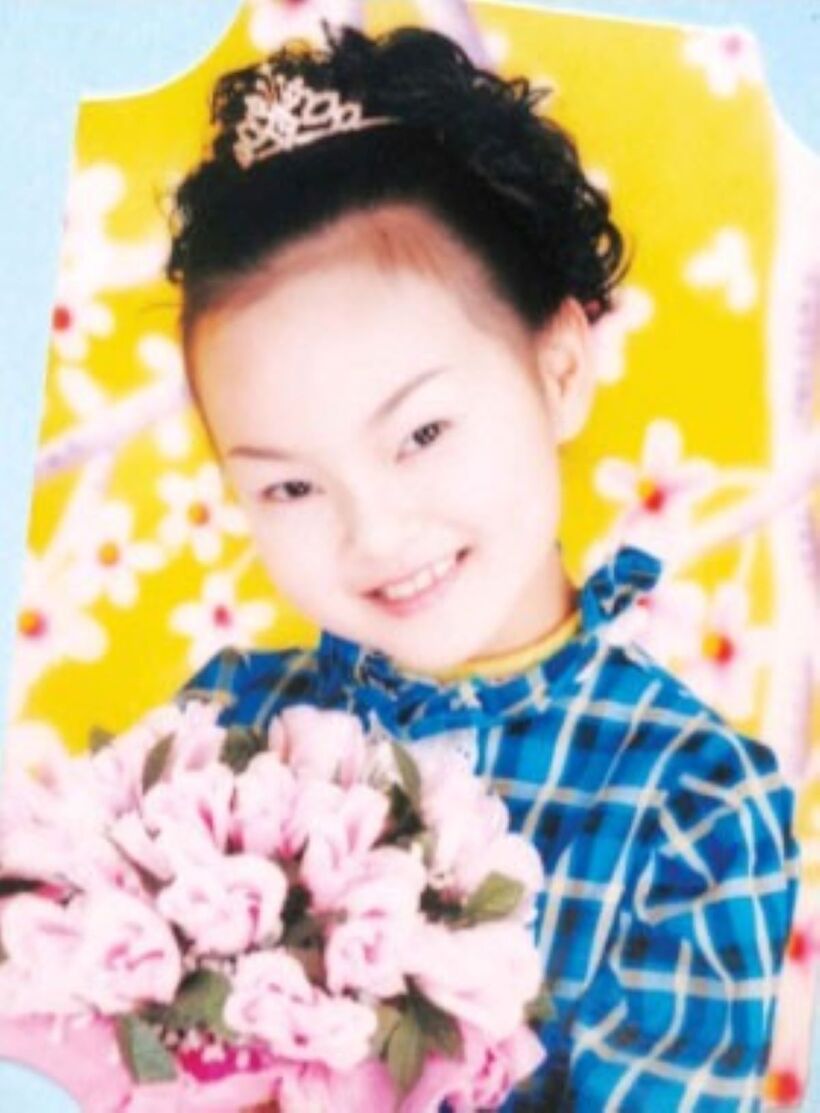 4 tuổi, Đàm Dao vào lớp 1 trong khi các bạn đồng trang lứa mới tập quen với việc tô màu.Ảnh: Sina