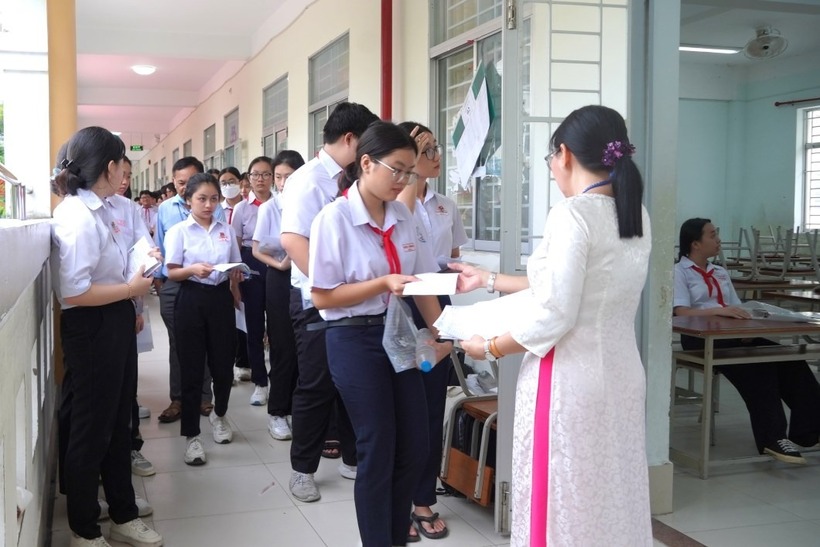 Thí sinh tham gia kỳ thi tuyển sinh 10 ở Cân Thơ. Ảnh: Lao Động