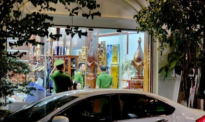Công an khám nhà La "điên"