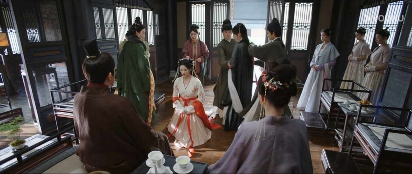 Gạt bỏ nỗi sợ hãi, Khương Nhược Dao kể lại những chuyện đã xảy ra, thừa nhận mình mới là người đánh Chu Ngạn Bang. Ảnh: Youku