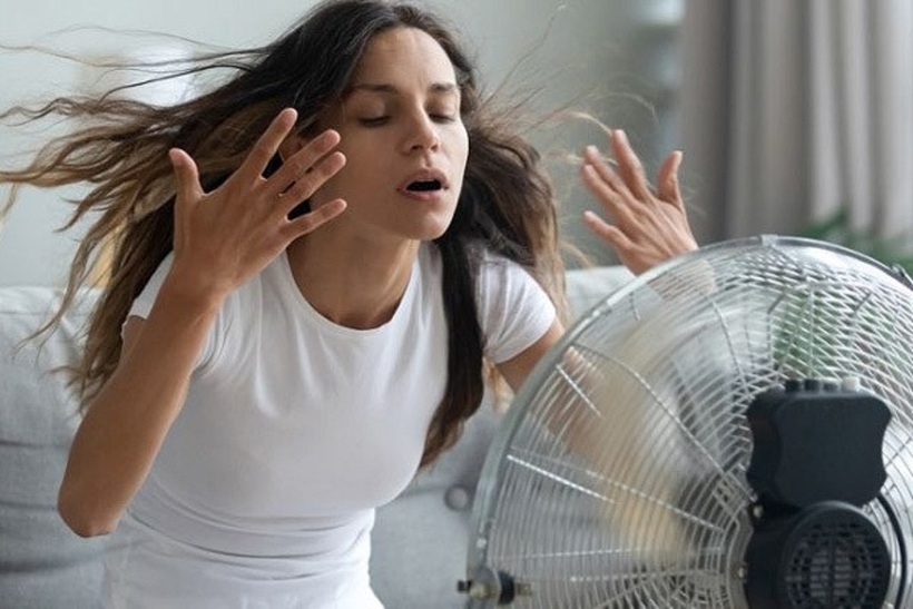 Không gian kín thiếu sự lưu thông không khí là môi trường lý tưởng cho vi khuẩn và virus phát triển, làm tăng nguy cơ mắc các bệnh về đường hô hấp. Ảnh minh họa