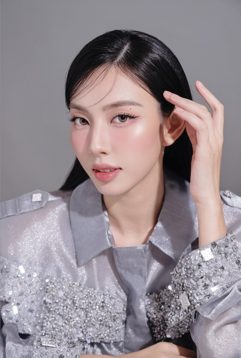 Hoa hậu Thùy Tiên chính thức hoàn thành chương trình thạc sĩ ngành Quản trị nhà hàng - khách sạn của trường Đại học Quản trị Du lịch - Khách sạn Thụy Sĩ. Ảnh: Thanh Niên
