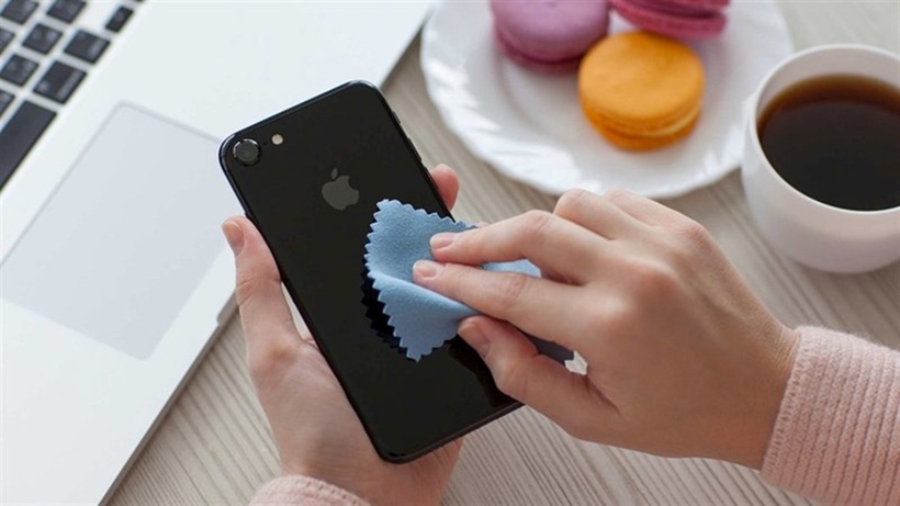 Hướng dẫn mẹo vệ sinh màn hình điện thoại đúng cách - 1