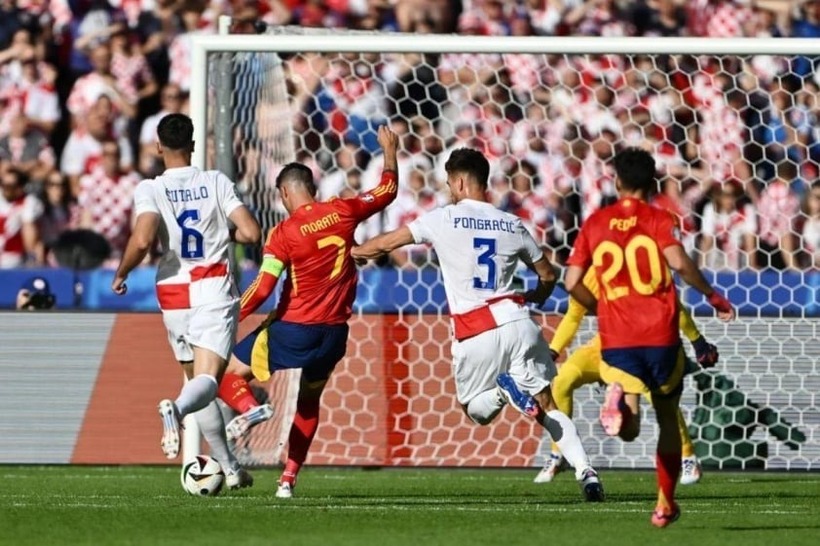Morata ghi bàn khai thông thế bế tắc cho Tây Ban Nha. Ảnh: Getty Images