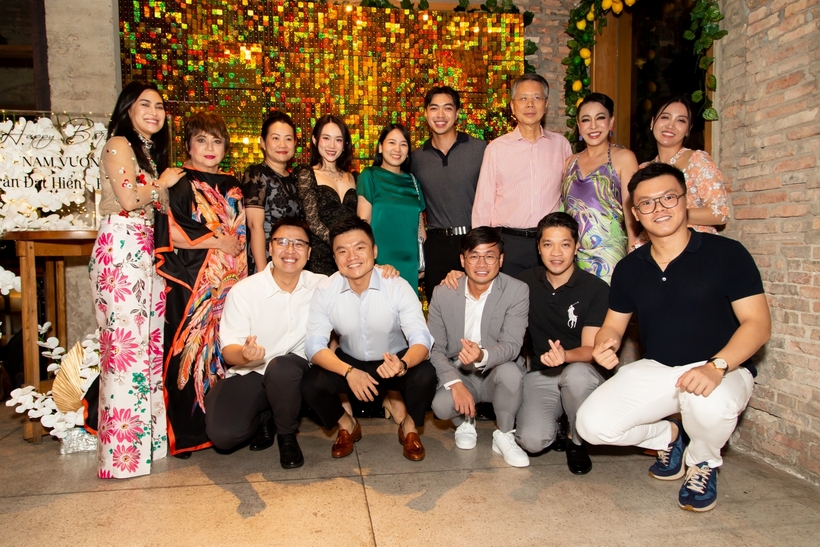 Nam vương Trần Đạt Hiển điển trai đón tuổi mới cùng loạt tên tuổi lớn - 5