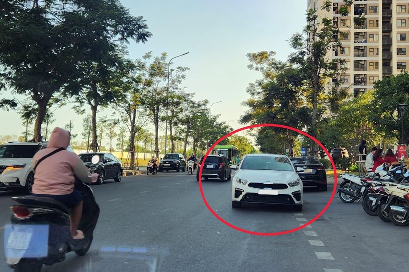 Nhiều người chưa biết rõ lỗi dừng đỗ ô tô ngược chiều đường bị phạt như thế nào