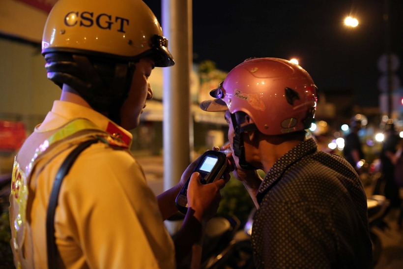 Vi phạm nồng độ cồn 0,3 mg/lít bị phạt bao nhiêu là thắc mắc của nhiều người